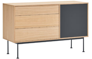 Antracitově &scaron;ed&aacute; dubov&aacute; komoda Teulat Yoko 128 x 45 cm