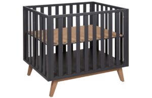 Antracitově &scaron;ed&aacute; lakovan&aacute; hrac&iacute; ohr&aacute;dka Quax Romain 77 x 97 cm