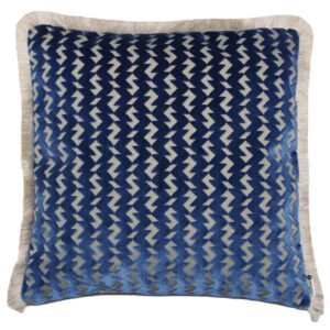 BOHOLOGY Modr&yacute; sametov&yacute; povlak na pol&scaron;t&aacute;ř Stormie 50 x 50 cm s tř&aacute;sněmi