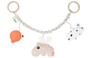 Barevn&aacute; l&aacute;tkov&aacute; hračka na koč&aacute;rek Done by Deer Happy clouds 46 cm