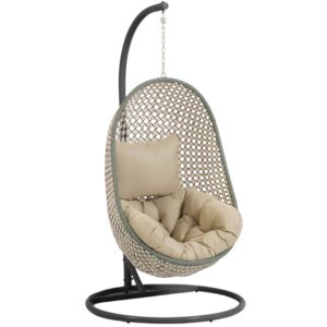 B&eacute;žovo-zelen&eacute; zahradn&iacute; z&aacute;věsn&eacute; křeslo z uměl&eacute;ho ratanu Kave Home Cira s &scaron;edou konstrukc&iacute;