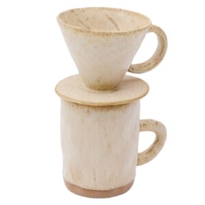 B&eacute;žov&yacute; keramick&yacute; hrnek a dripper Kave Home Zunel