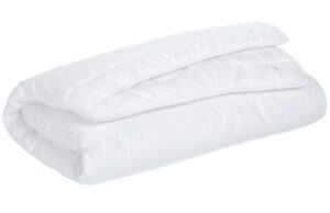 B&iacute;l&aacute; bavlněn&aacute; dětsk&aacute; přikr&yacute;vka Kave Home Gianela 70 x 140 cm