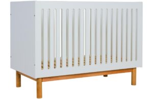 B&iacute;l&aacute; lakovan&aacute; dětsk&aacute; post&yacute;lka Quax Mood 60 x 120 cm