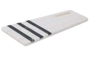 B&iacute;lo-čern&eacute; mramorov&eacute; serv&iacute;rovac&iacute; prk&eacute;nko Kave Home Nira 40 x 20 cm