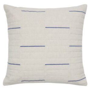 B&iacute;lo-modr&yacute; povlak na pol&scaron;t&aacute;ř Kave Home Blaina 45 x 45 cm