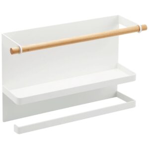 B&iacute;l&yacute; kovov&yacute; magnetick&yacute; drž&aacute;k na roli kuchyňsk&yacute;ch utěrek Yamazaki Tosca 32 cm s poličkou