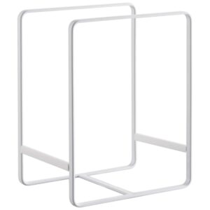 B&iacute;l&yacute; kovov&yacute; stojan na tal&iacute;ře Yamazaki Tower 11