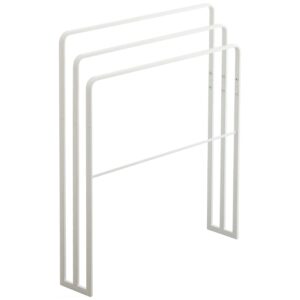 B&iacute;l&yacute; kovov&yacute; vě&scaron;&aacute;k na ručn&iacute;ky Yamazaki Tower 81 x 70 cm