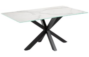 B&iacute;l&yacute; porcel&aacute;nov&yacute; j&iacute;deln&iacute; stůl Kave Home Argo 160 x 90 cm s černou podnož&iacute;