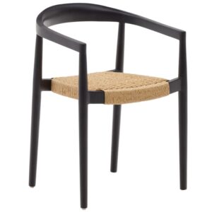 Čern&aacute; teakov&aacute; zahradn&iacute; židle Kave Home Ydalia se světl&yacute;m pleten&yacute;m sed&aacute;kem