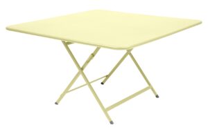 Citronově žlut&yacute; kovov&yacute; skl&aacute;dac&iacute; stůl Fermob Caract&eacute;re 128 x 128 cm