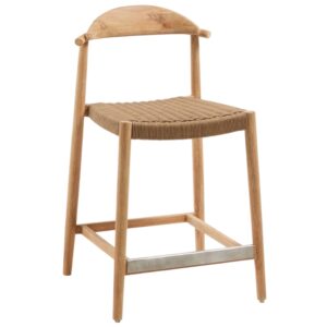 Dřevěn&aacute; barov&aacute; židle Kave Home Nina 62 cm s hněd&yacute;m v&yacute;pletem