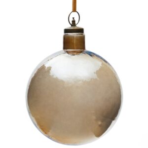 Hněd&aacute; skleněn&aacute; v&aacute;nočn&iacute; ozdoba Kave Home Piril 25 cm