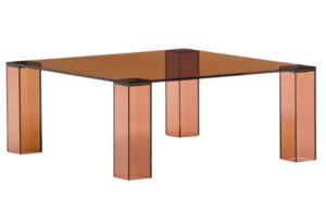 Hněd&yacute; skleněn&yacute; konferenčn&iacute; stolek Kave Home Adularia 85 x 85 cm