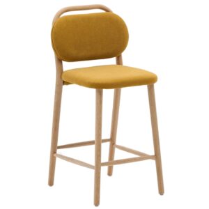 Hořčicově žlut&aacute; čalouněn&aacute; barov&aacute; židle Kave Home Helda 65 cm