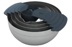 Joseph Joseph Sada nerezov&yacute;ch misek s plastov&yacute;mi odměrkami Nest 100