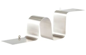 Jotex Stř&iacute;brn&aacute; kovov&aacute; n&aacute;stěnn&aacute; police CATERPILLAR 18