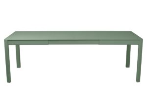 Kaktusově zelen&yacute; kovov&yacute; rozkl&aacute;dac&iacute; zahradn&iacute; stůl Fermob Ribambelle 149/234 x 100 cm