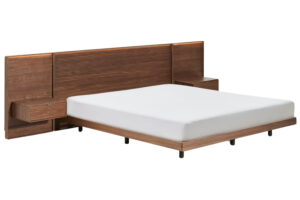 Kave Home Ořechov&aacute; postel Norlen 180 x 200 cm s nočn&iacute;mi stolky