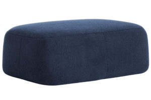 Kave Home Tmavě modr&aacute; boucl&eacute; podnožka Martina 123 x 85 cm