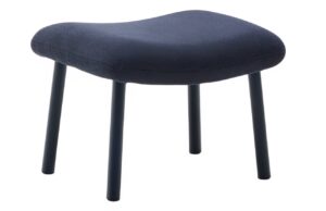 Modr&aacute; čalouněn&aacute; podnožka křeslo Kave Home Inari 60 x 50 cm