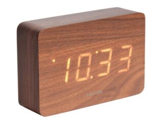 Present time Hněd&yacute; dřevěn&yacute; bud&iacute;k Level II. s oranžov&yacute;m LED displejem