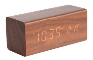 Present time Hněd&yacute; dřevěn&yacute; bud&iacute;k level III. s oranžov&yacute;m LED displejem