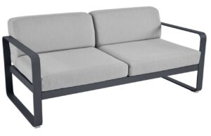 &Scaron;ed&aacute; čalouněn&aacute; zahradn&iacute; pohovka Fermob Bellevie 160 cm s antracitovou podnož&iacute;