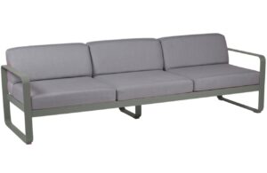 &Scaron;ed&aacute; čalouněn&aacute; zahradn&iacute; pohovka Fermob Bellevie 235 cm s &scaron;edozelenou podnož&iacute;