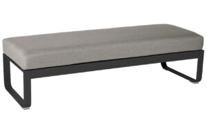 &Scaron;edohněd&aacute; čalouněn&aacute; lavice Fermob Bellevie 148 cm s antracitovou podnož&iacute;