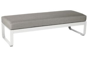 &Scaron;edohněd&aacute; čalouněn&aacute; lavice Fermob Bellevie 148 cm s b&iacute;lou podnož&iacute;