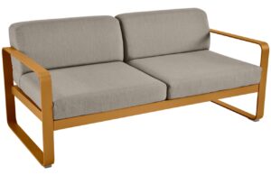 &Scaron;edohněd&aacute; čalouněn&aacute; zahradn&iacute; pohovka Fermob Bellevie 160 cm s hnědou podnož&iacute;