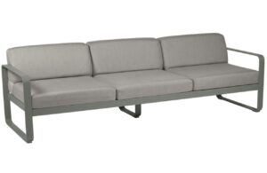 &Scaron;edohněd&aacute; čalouněn&aacute; zahradn&iacute; pohovka Fermob Bellevie 235 cm s &scaron;edozelenou podnož&iacute;