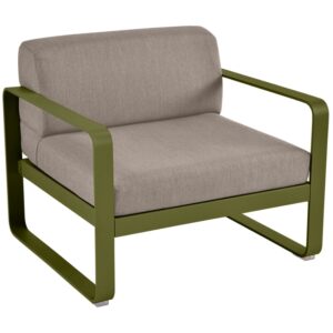 &Scaron;edohněd&eacute; čalouněn&eacute; zahradn&iacute; křeslo Fermob Bellevie se zelenou podnož&iacute;