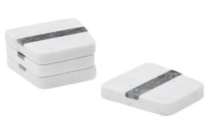 Set čtyř b&iacute;lo-zelen&yacute;ch mramorov&yacute;ch podt&aacute;cků Kave Home Nira