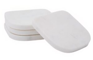 Set čtyř b&iacute;l&yacute;ch mramorov&yacute;ch podt&aacute;cků Kave Home Zera