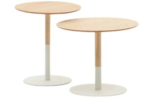 Set dvou dubov&yacute;ch odkl&aacute;dac&iacute;ch stolků Kave Home Watse 40/48 cm