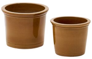 Set dvou hněd&yacute;ch keramick&yacute;ch zahradn&iacute;ch květin&aacute;čů Kave Home Presili &Oslash; 37/47 cm