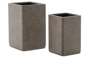 Set dvou hněd&yacute;ch zahradn&iacute;ch květin&aacute;čů Kave Home Minoa I.