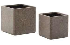 Set dvou hněd&yacute;ch zahradn&iacute;ch květin&aacute;čů Kave Home Minoa II.