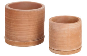 Set dvou terakotov&yacute;ch květin&aacute;čů Kave Home Karlina 35 cm / 27 cm