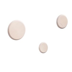 Set tř&iacute; bukov&yacute;ch n&aacute;stěnn&yacute;ch vě&scaron;&aacute;ků Kave Home Nadua