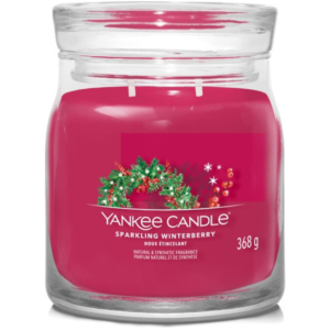 Středn&iacute; vonn&aacute; sv&iacute;čka Yankee Candle Sparkling Winterberry Signature