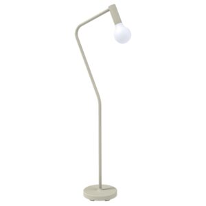 Světle &scaron;ed&aacute; kovov&aacute; nab&iacute;jec&iacute; stojac&iacute; LED lampa Fermob Aplo 138 cm