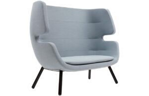 Světle &scaron;ed&aacute; l&aacute;tkov&aacute; dvoum&iacute;stn&aacute; pohovka Softline Moai 149 cm