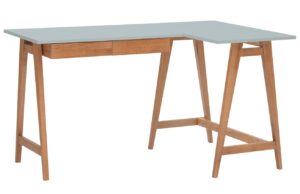 Světle &scaron;ed&yacute; lakovan&yacute; rohov&yacute; pracovn&iacute; stůl RAGABA LUKA 135 x 85 cm s dubovou podnož&iacute;