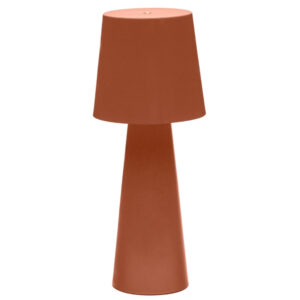 Terakotově červen&aacute; kovov&aacute; zahradn&iacute; stoln&iacute; LED lampa Kave Home Arenys M