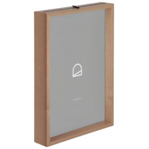 Tmavě hněd&yacute; dřevěn&yacute; fotor&aacute;meček Kave Home Flavina 31 x 22 cm