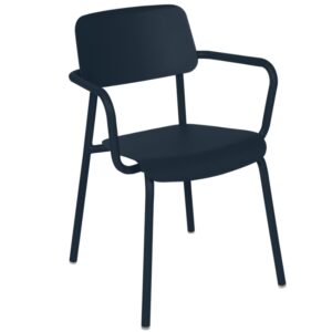 Tmavě modr&aacute; hlin&iacute;kov&aacute; zahradn&iacute; židle Fermob Studie s područkami